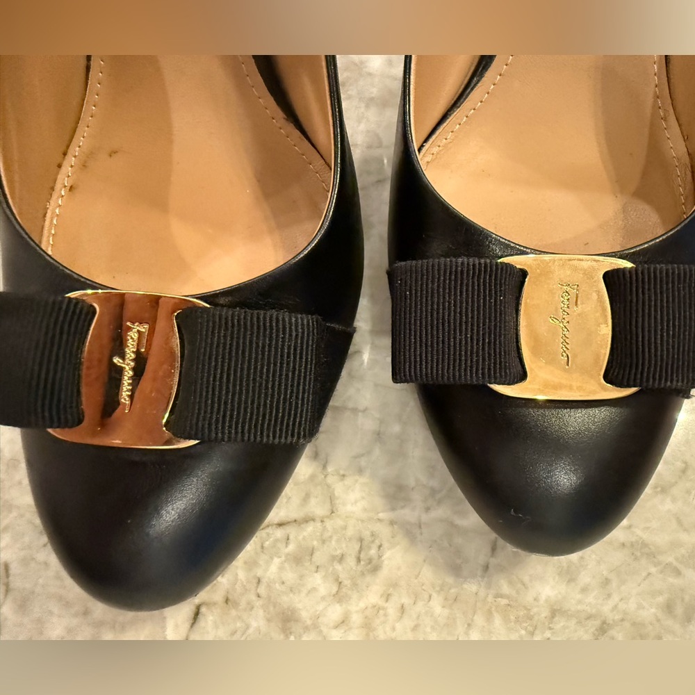 Salvatore Ferragamo Black Leather Bow Accent Pumps - Size 8.5 - Picture 9 of 9